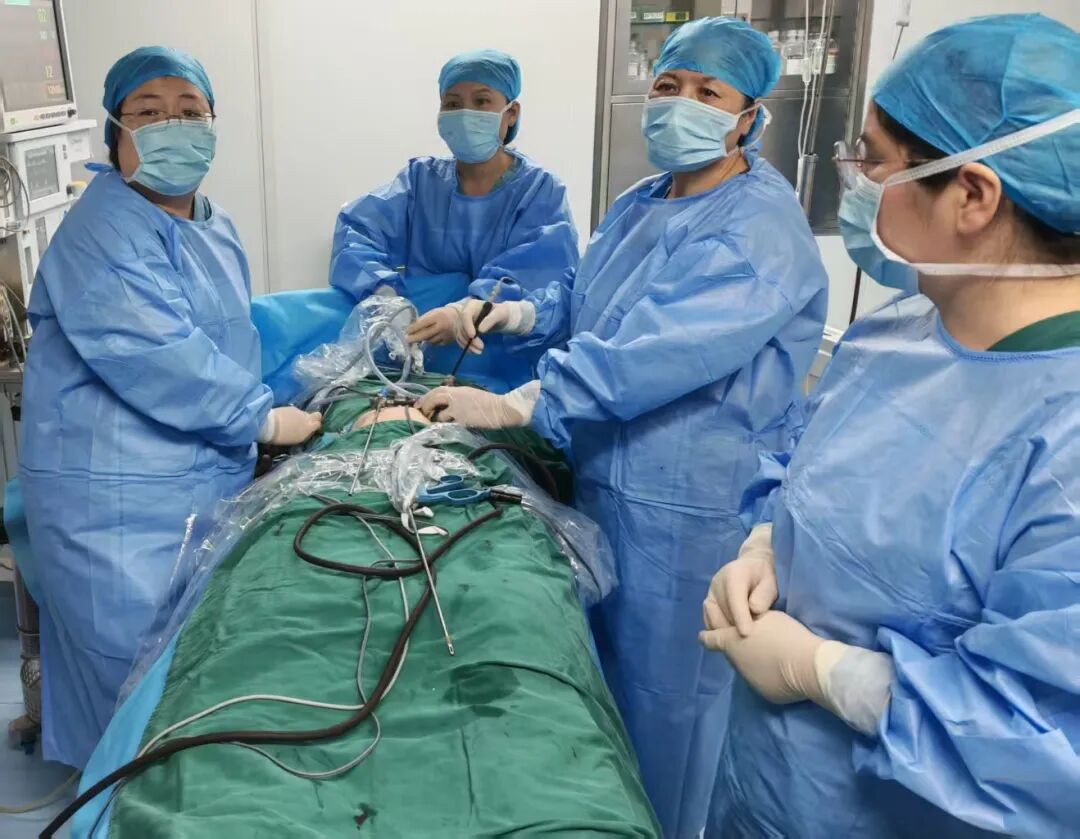 18岁女孩腹痛就医竟查出畸胎瘤 专家提醒：少女也要警惕盆腔肿物