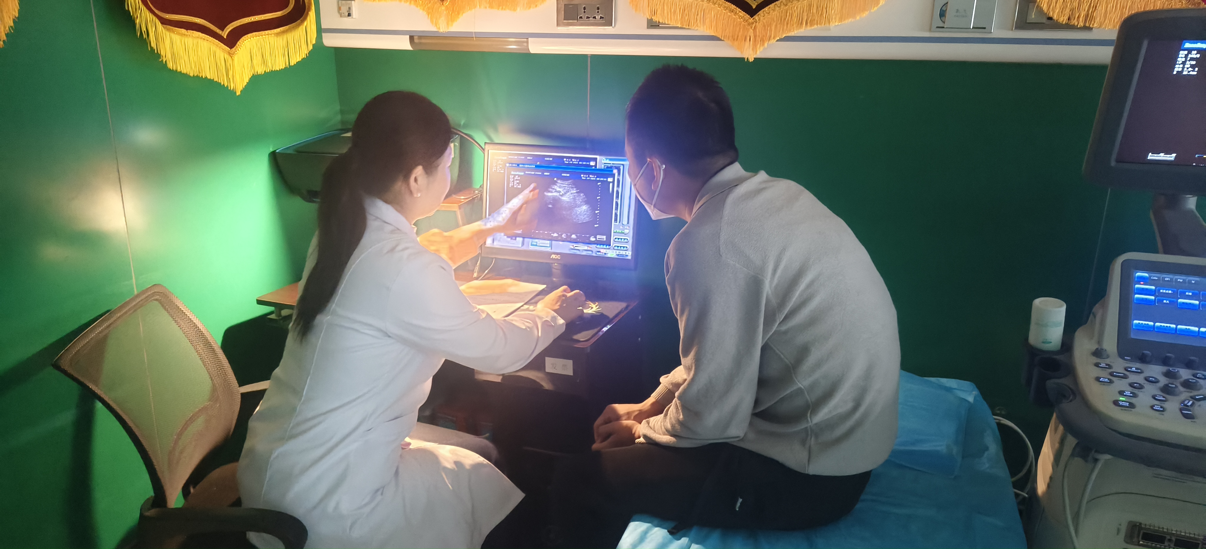 一男子肾盂口结石超2.3cm，碎石中心医师团队成功为患者实施冲击波碎石治疗术