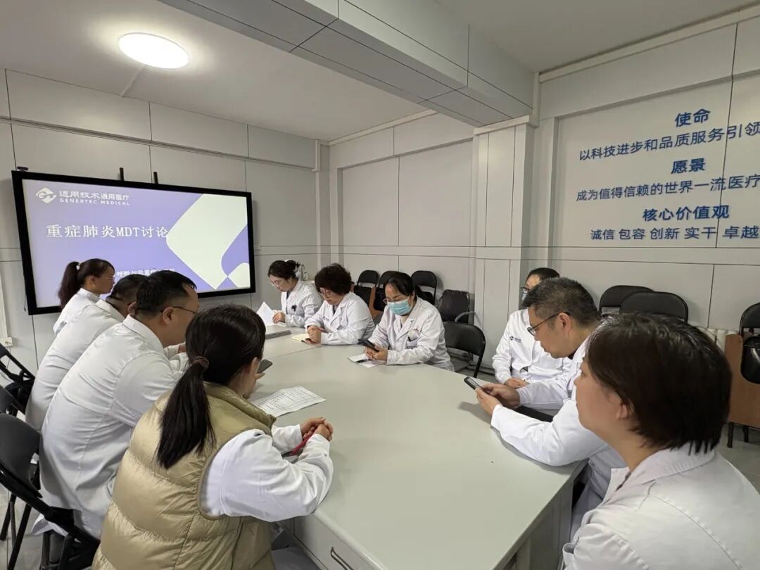 我院医务人员全力救治两例复杂重症肺炎合并呼吸衰竭及多器官功能减退患者