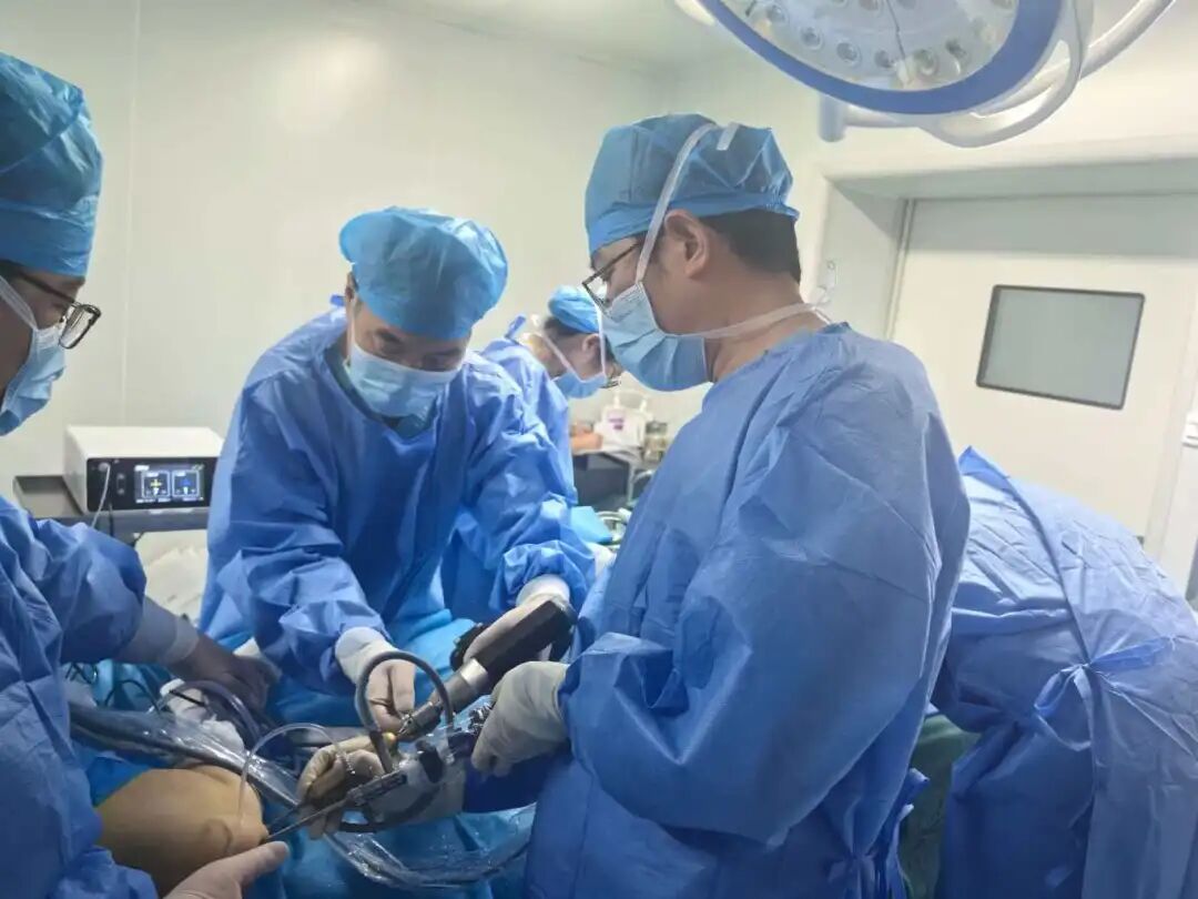 精准微创！我院骨科成功完成同期膝前交叉韧带重建+半月板缝合术