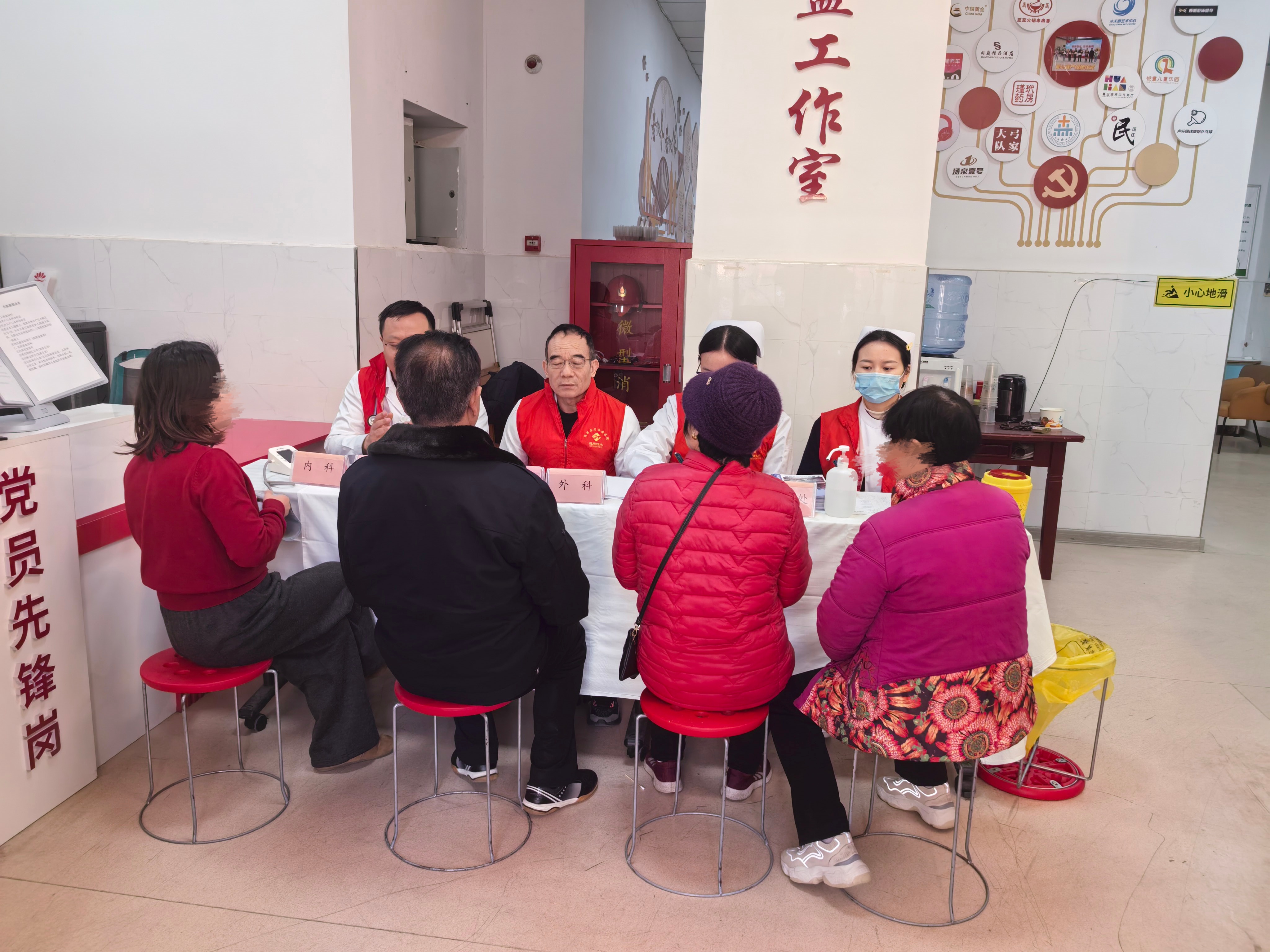 义诊进社区，服务暖人心