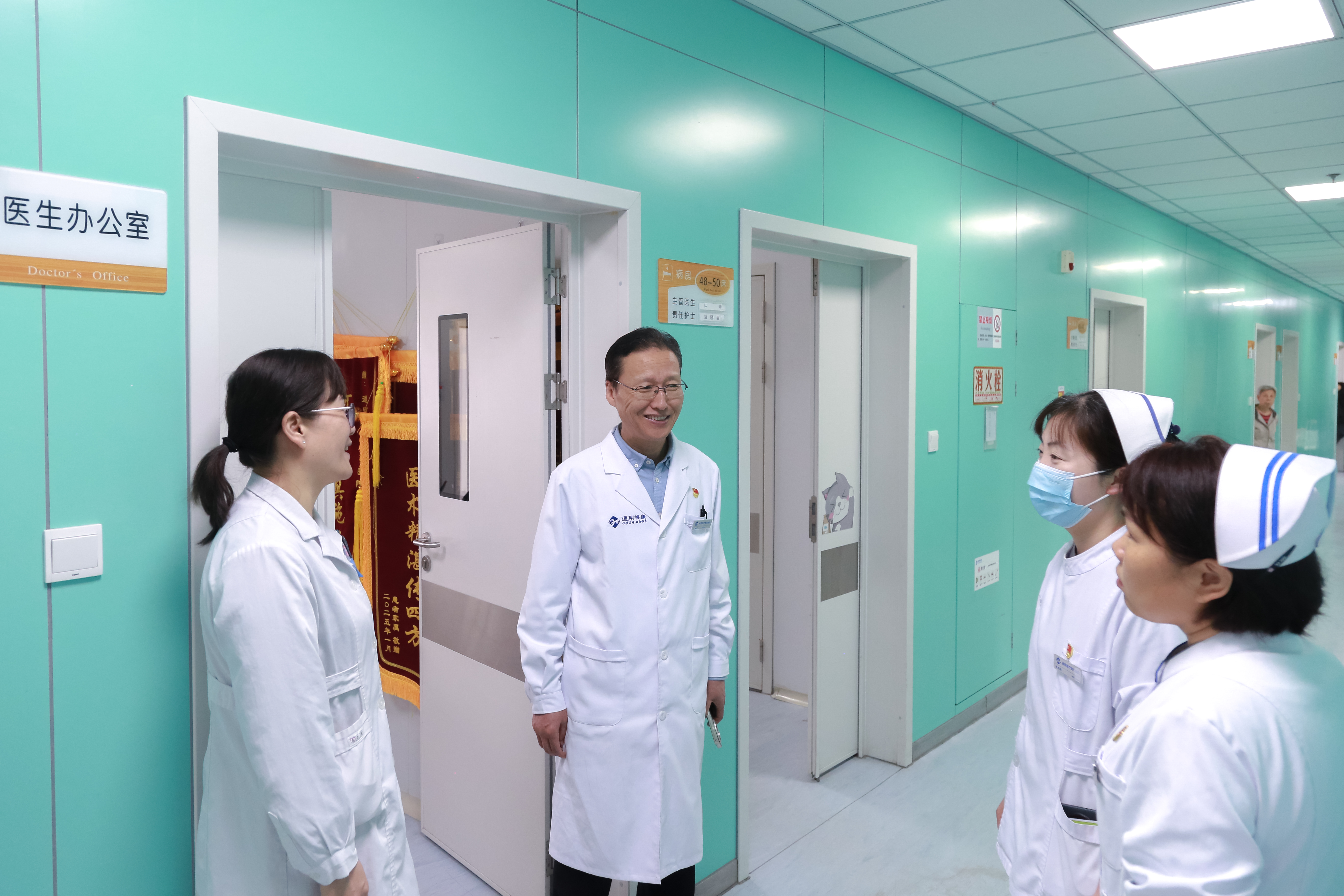 李晓军深入临床一线现场解困强保障 筑牢质量安全线